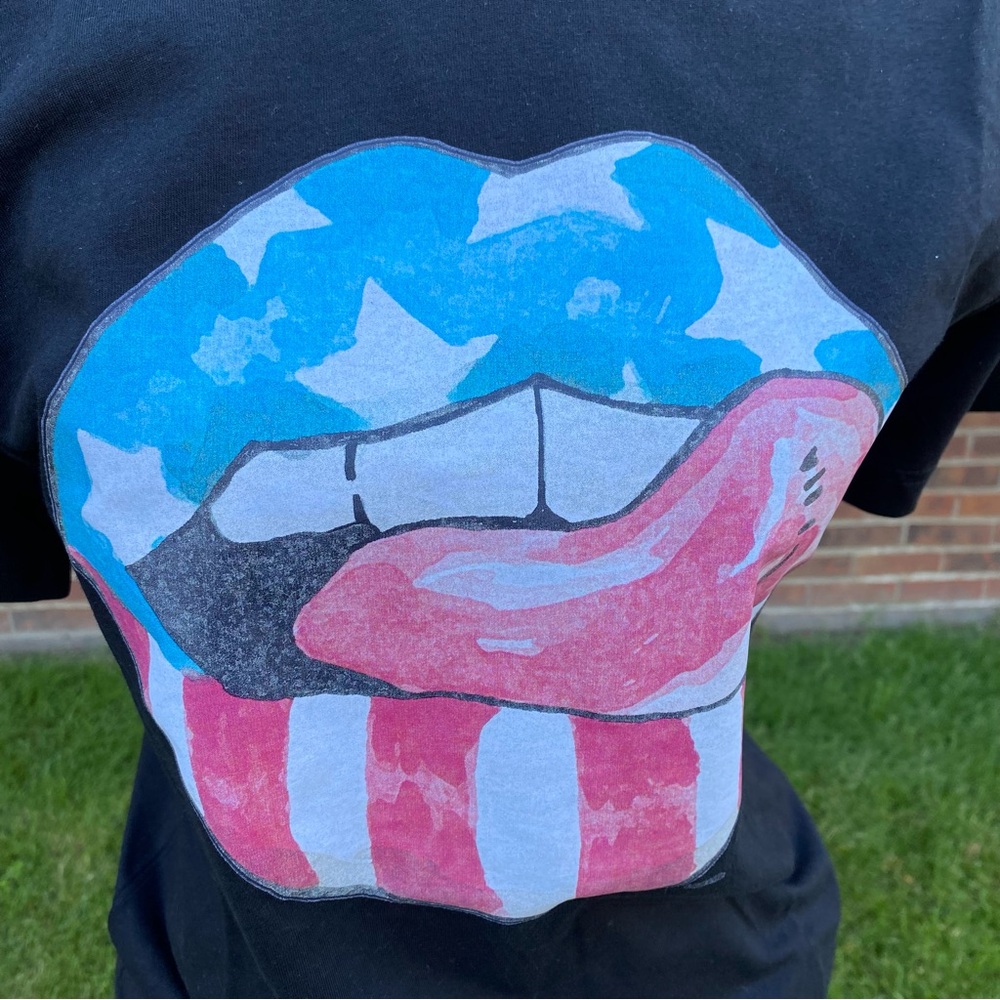American Lips Graphic Tee🔥Last Size:Small🔥 - Picture 7 of 9